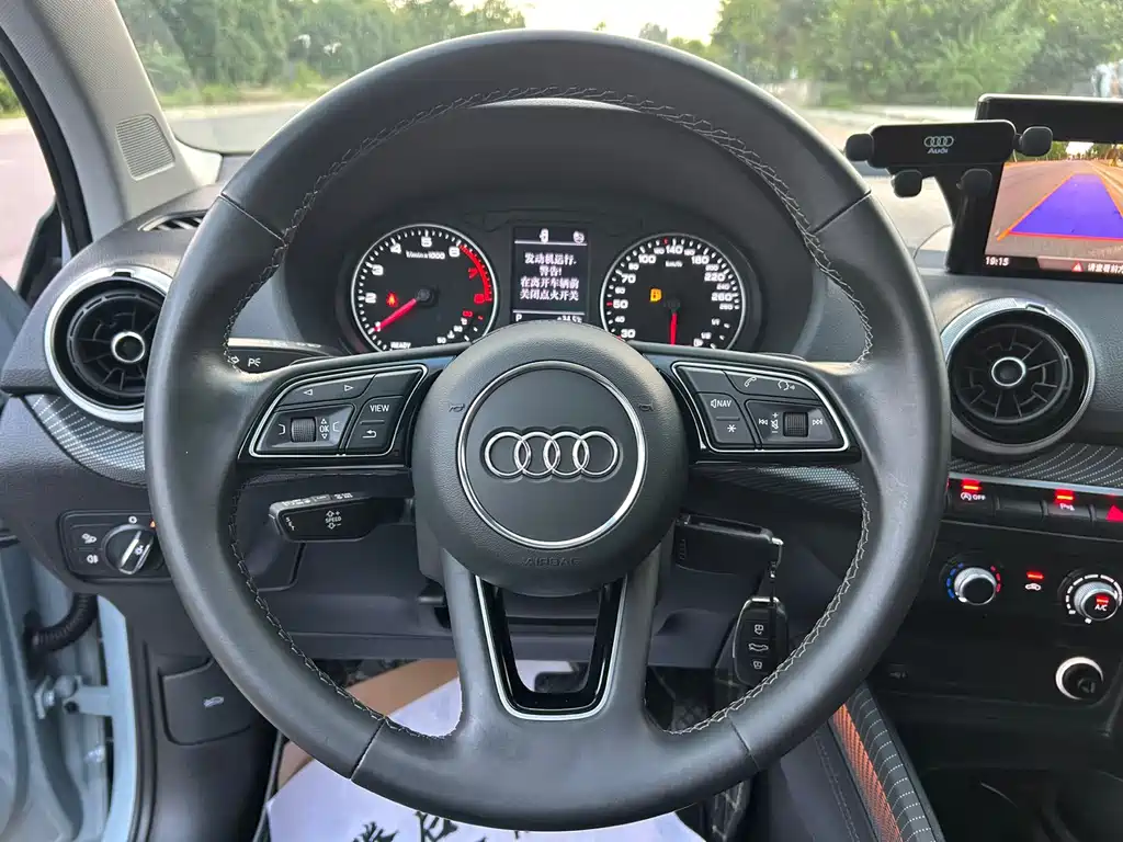 Audi Q2L 2023 — фото 11