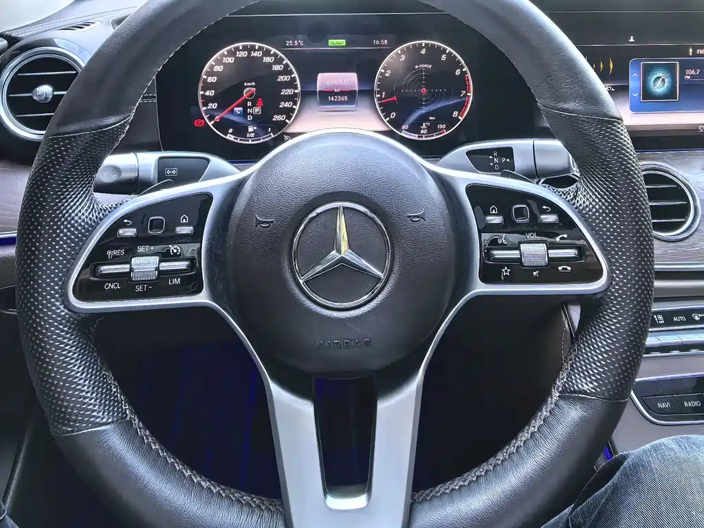 Mercedes-Benz E-Class 2020 — фото 15