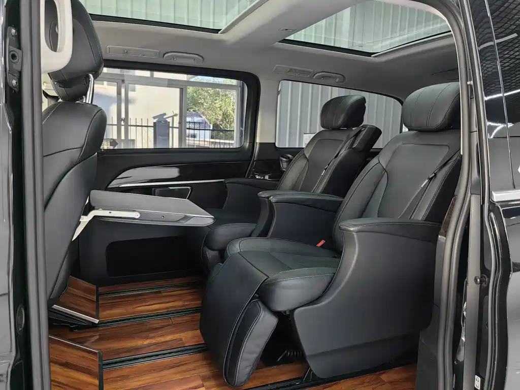 Mercedes-Benz V-Class 2018 — фото 11