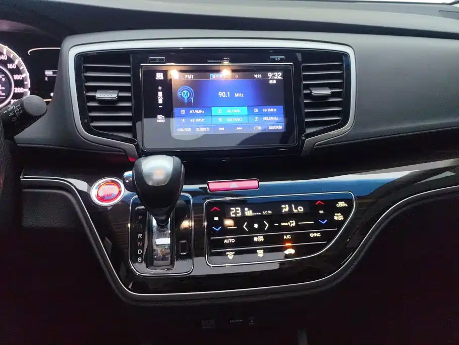 Honda Odyssey 2018 — фото 13
