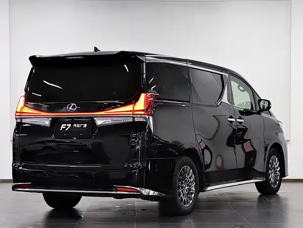 Lexus LM 2020