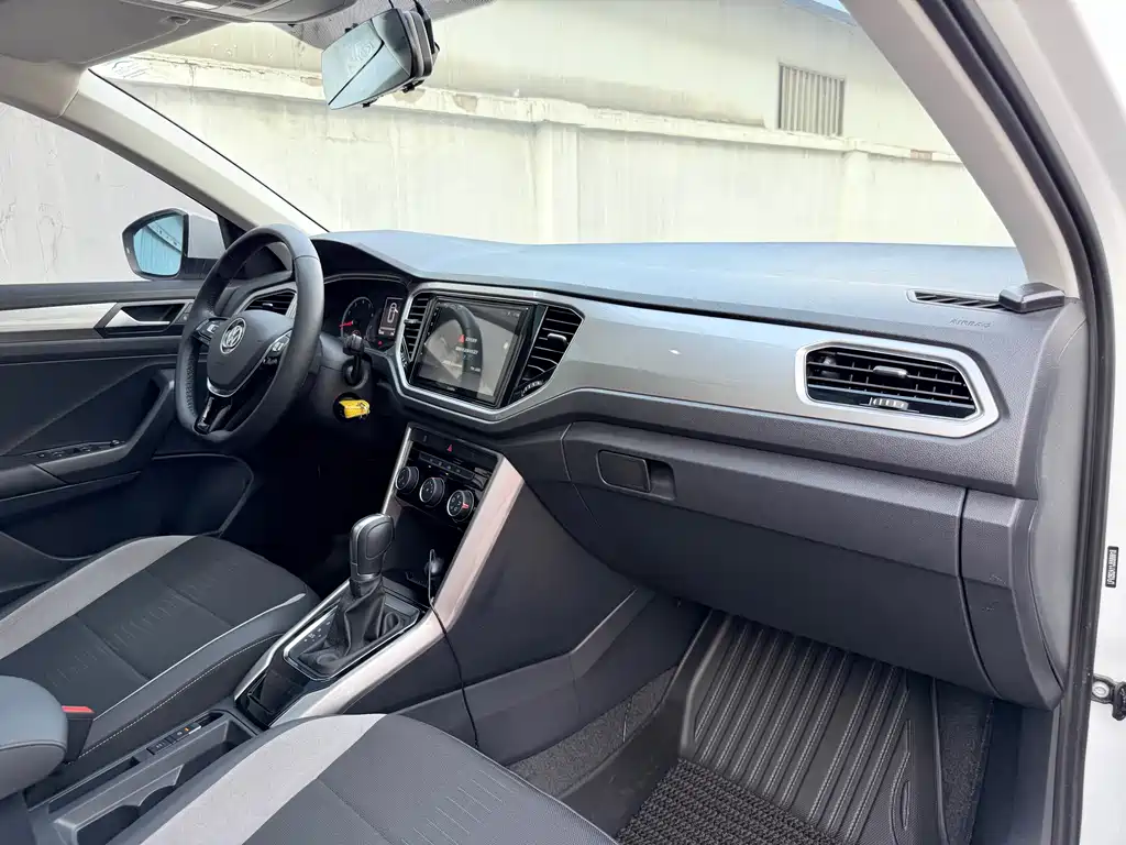 Volkswagen T-Roc 2019 — фото 8