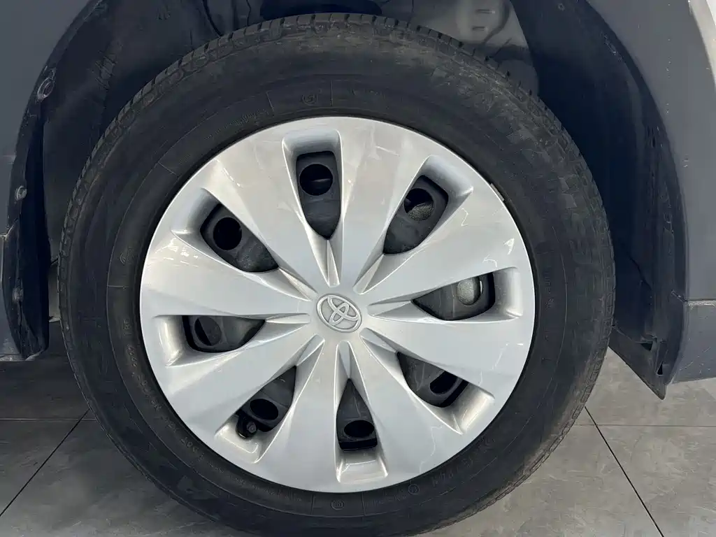 Toyota Yaris L 2022 — фото 18