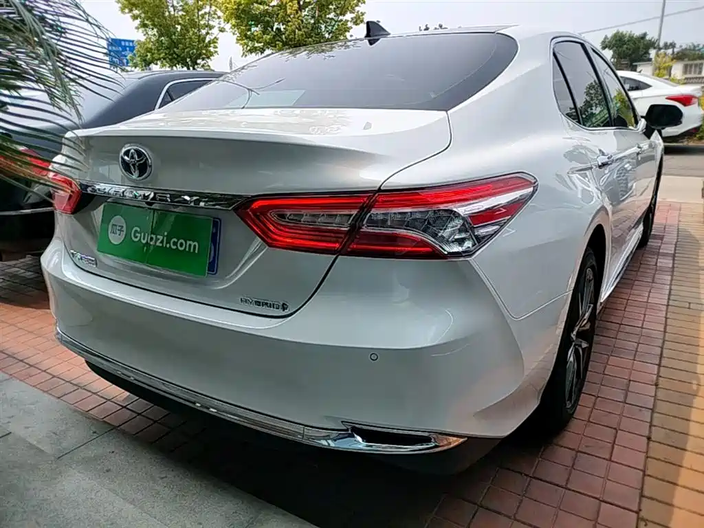 Toyota Camry 2023 — фото 6