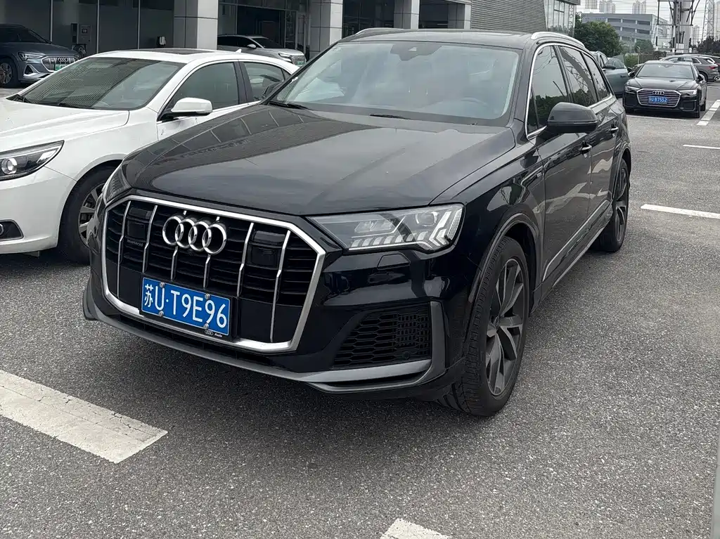 Audi Q7 2021 — фото 1