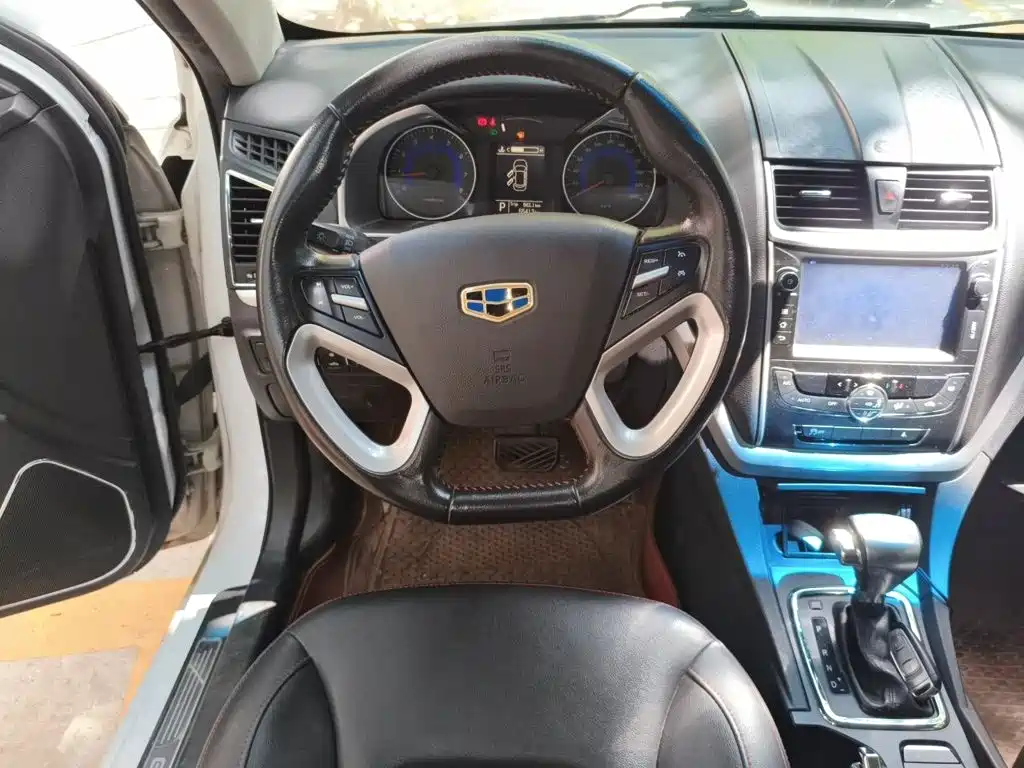 Geely Emgrand 2015 — фото 11