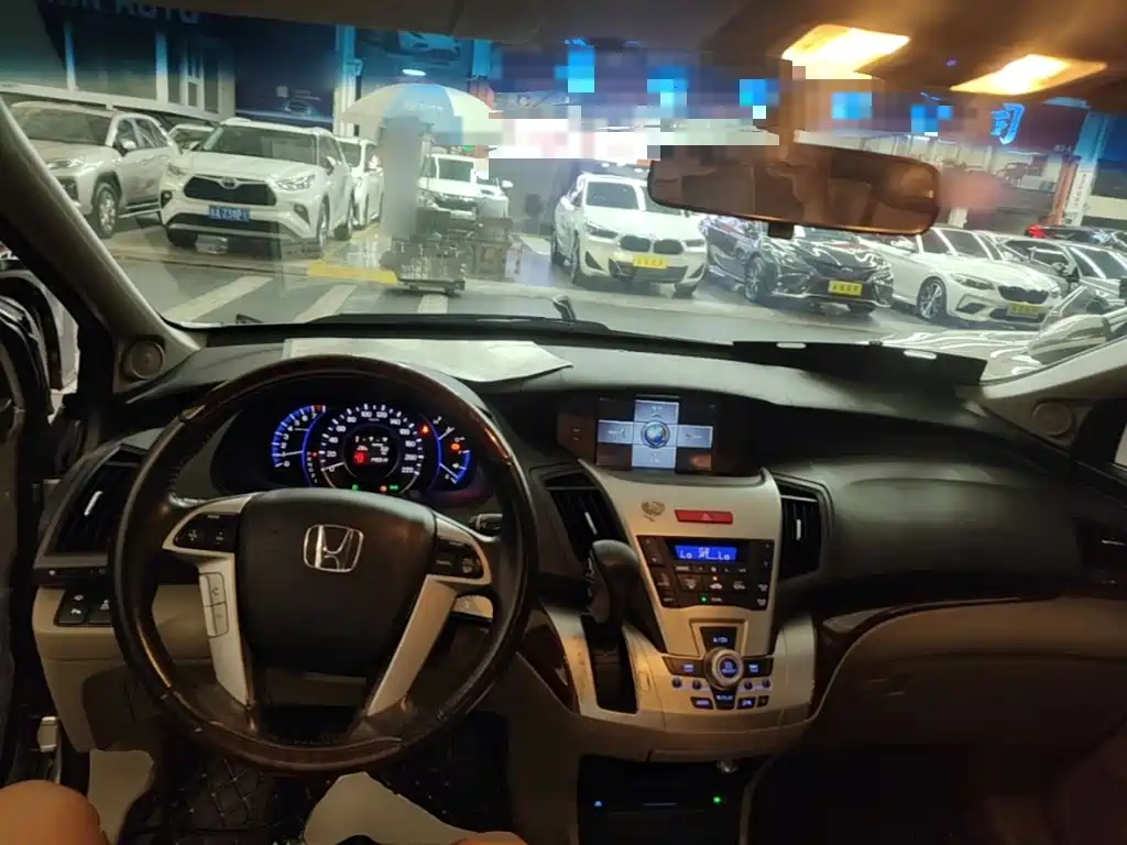 Honda Odyssey 2015 — фото 10