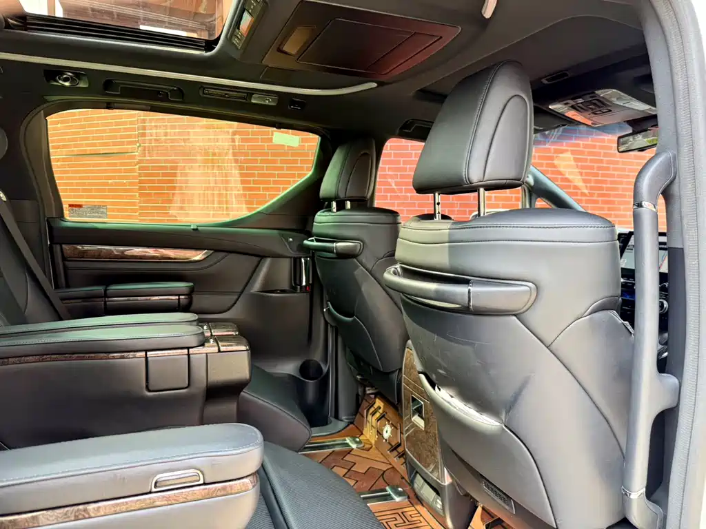 Toyota Vellfire 2021 — фото 12