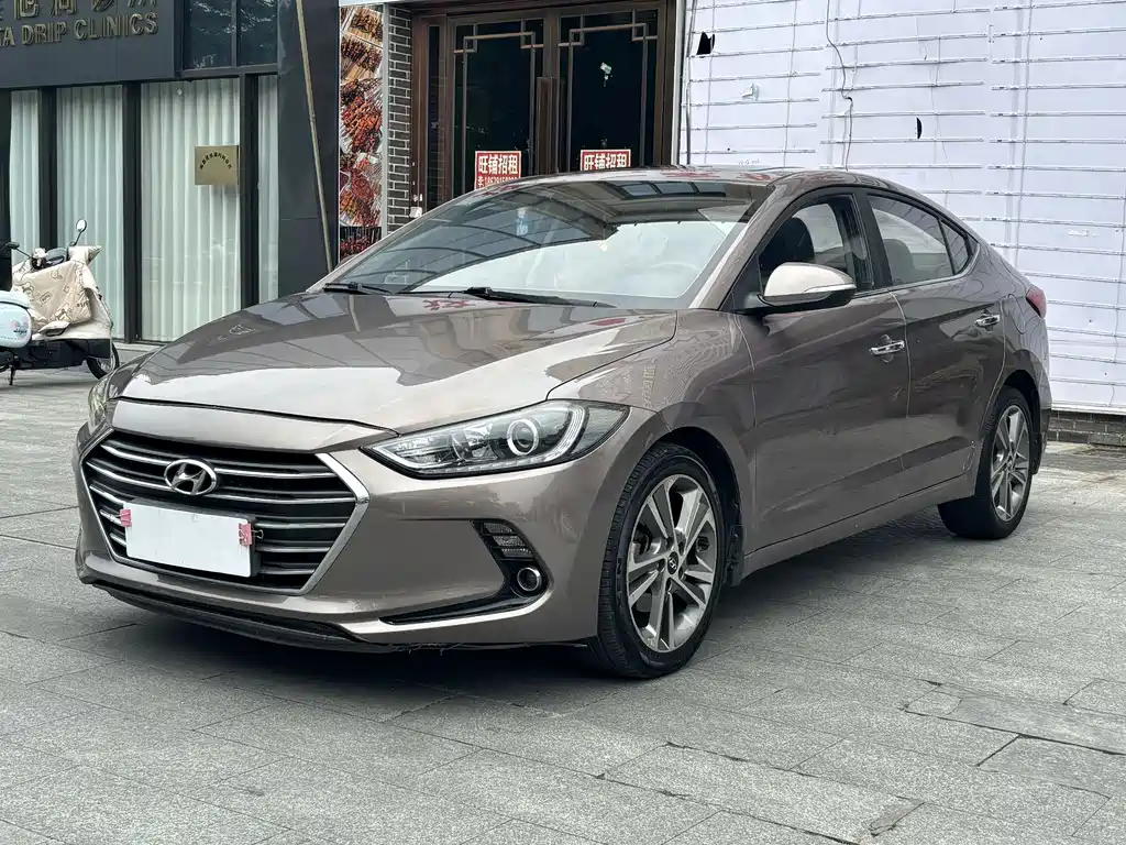 Hyundai Elantra 2017 — фото 1