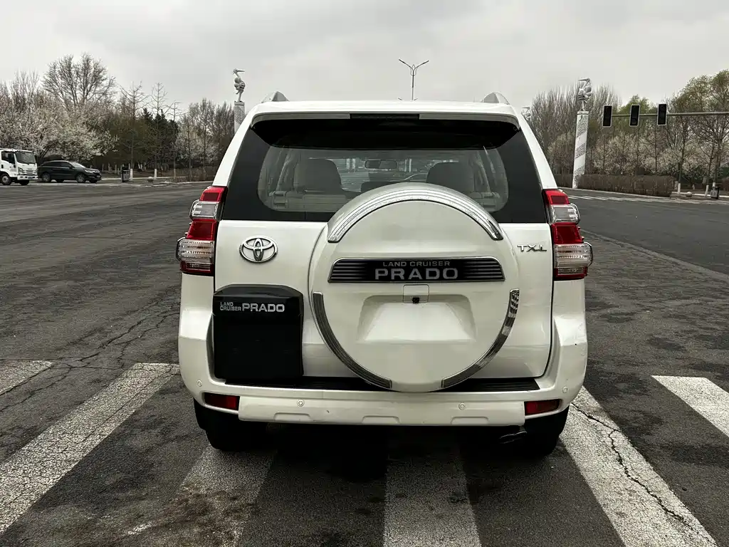 Toyota Prado 2015 — фото 11