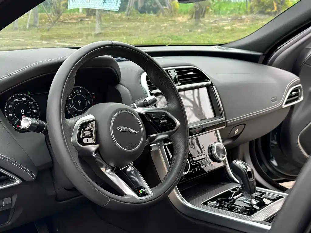 Jaguar XEL 2023 — фото 14