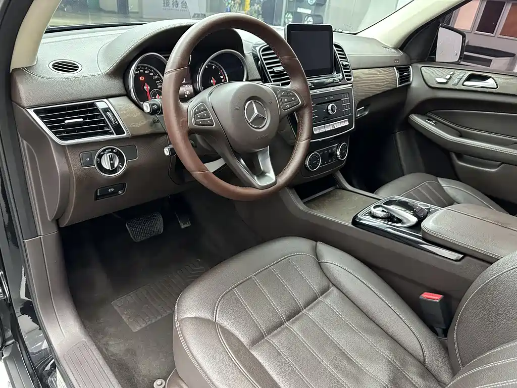 Mercedes-Benz GLE 2017 — фото 12