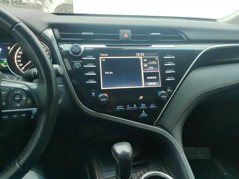 Toyota Camry 2018 — фото 13