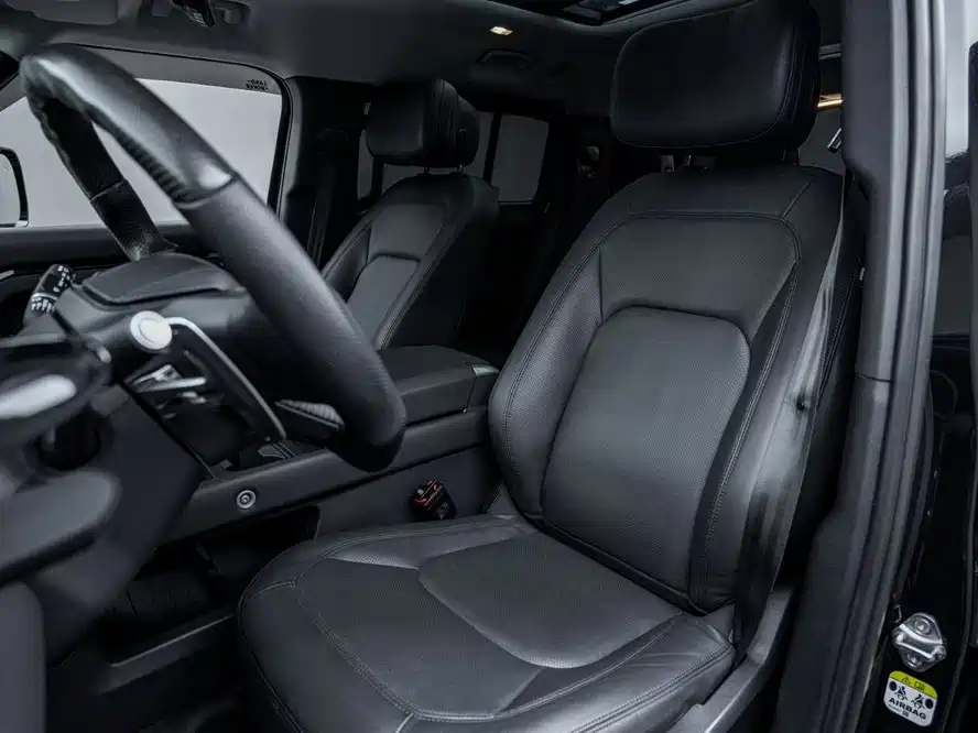 Land Rover Defender 2023 — фото 12