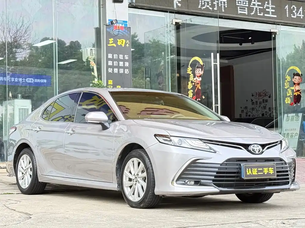 Toyota Camry 2023 — фото 3