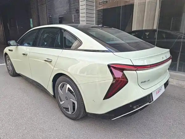 Hongqi EH7 2026