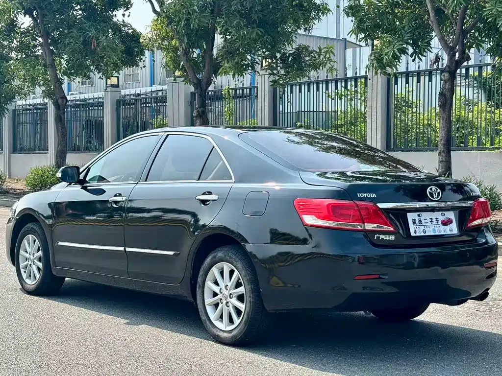 Toyota Camry 2014 — фото 7