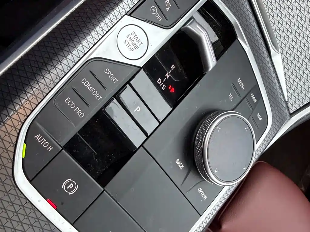 BMW 3 Series 2024 — фото 11