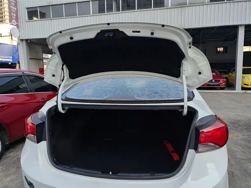 Hyundai Elantra Langdong 2016 — фото 19