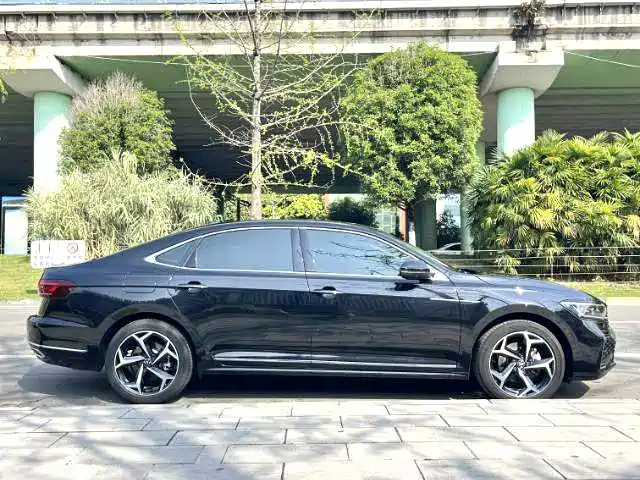 Volkswagen Passat 2024