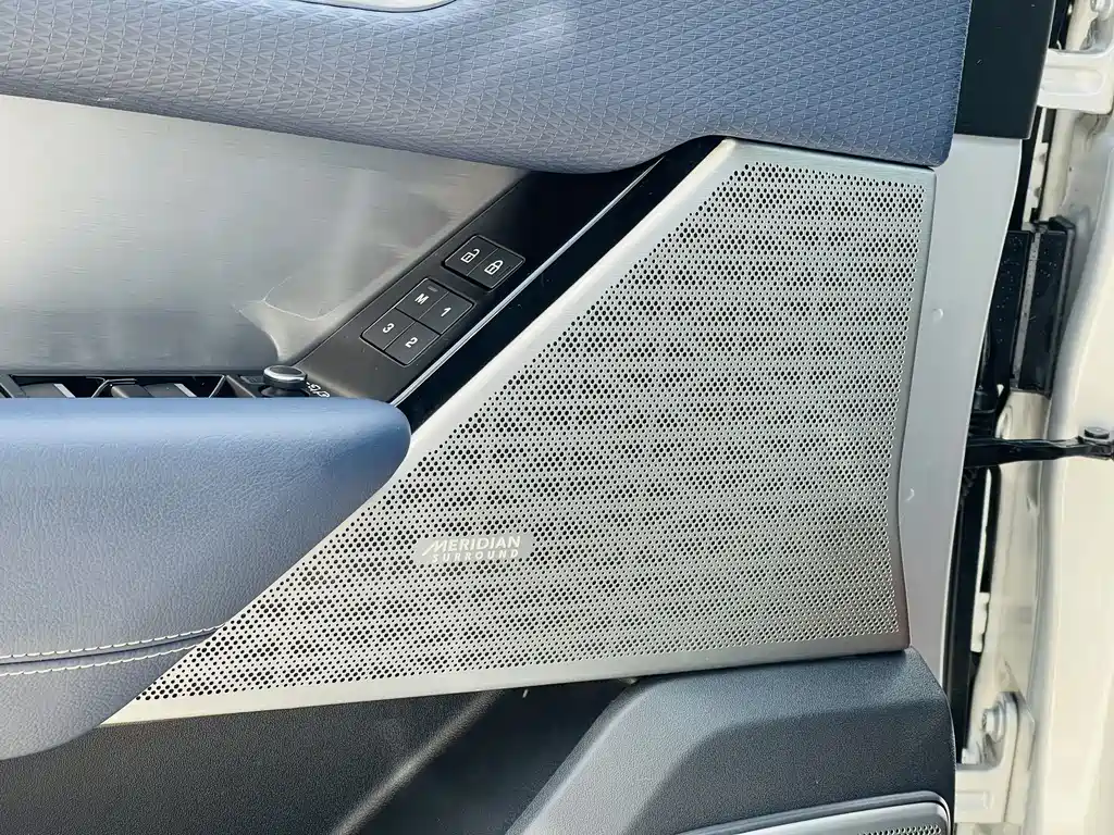 Land Rover Velar 2021 — фото 8