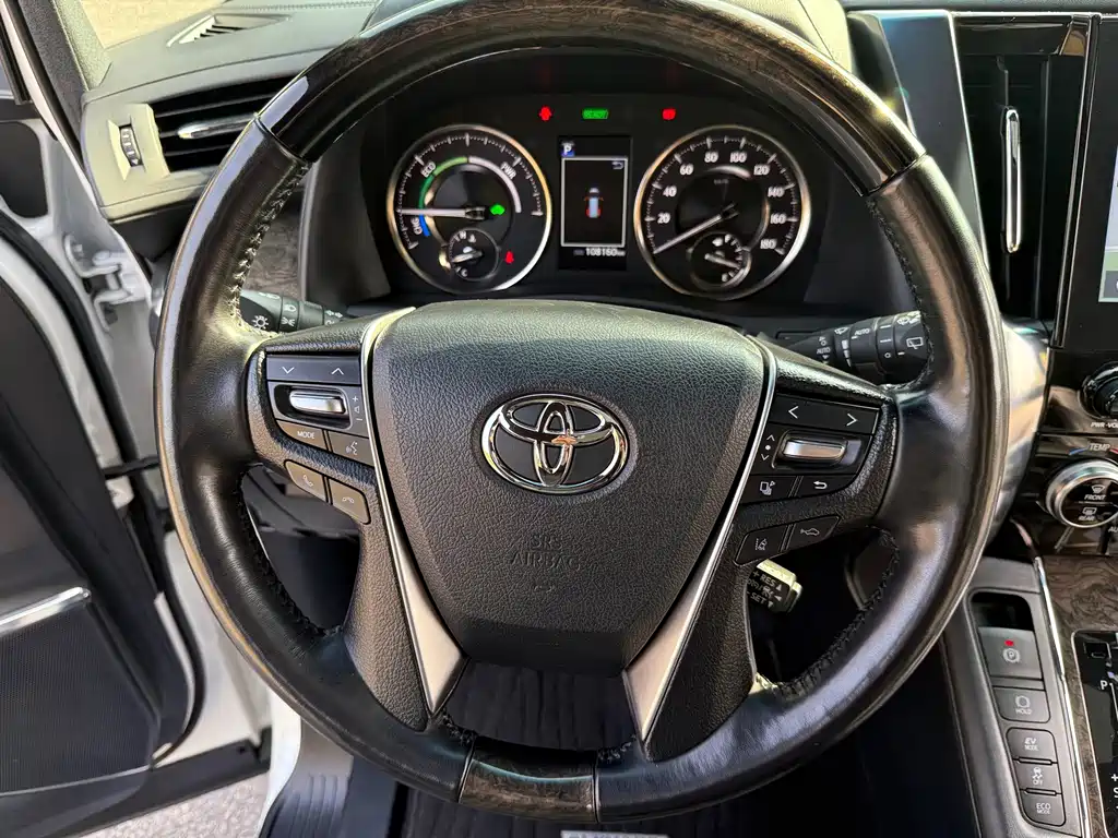 Toyota Alphard 2022 — фото 13