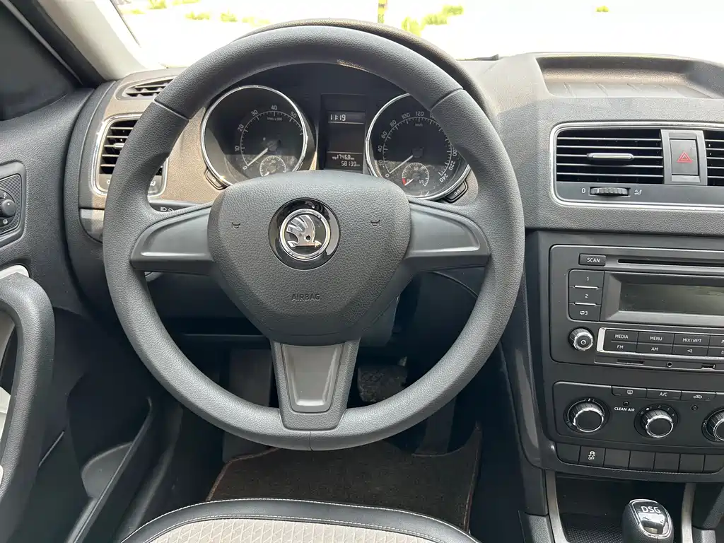 Skoda Yeti 2018 — фото 16