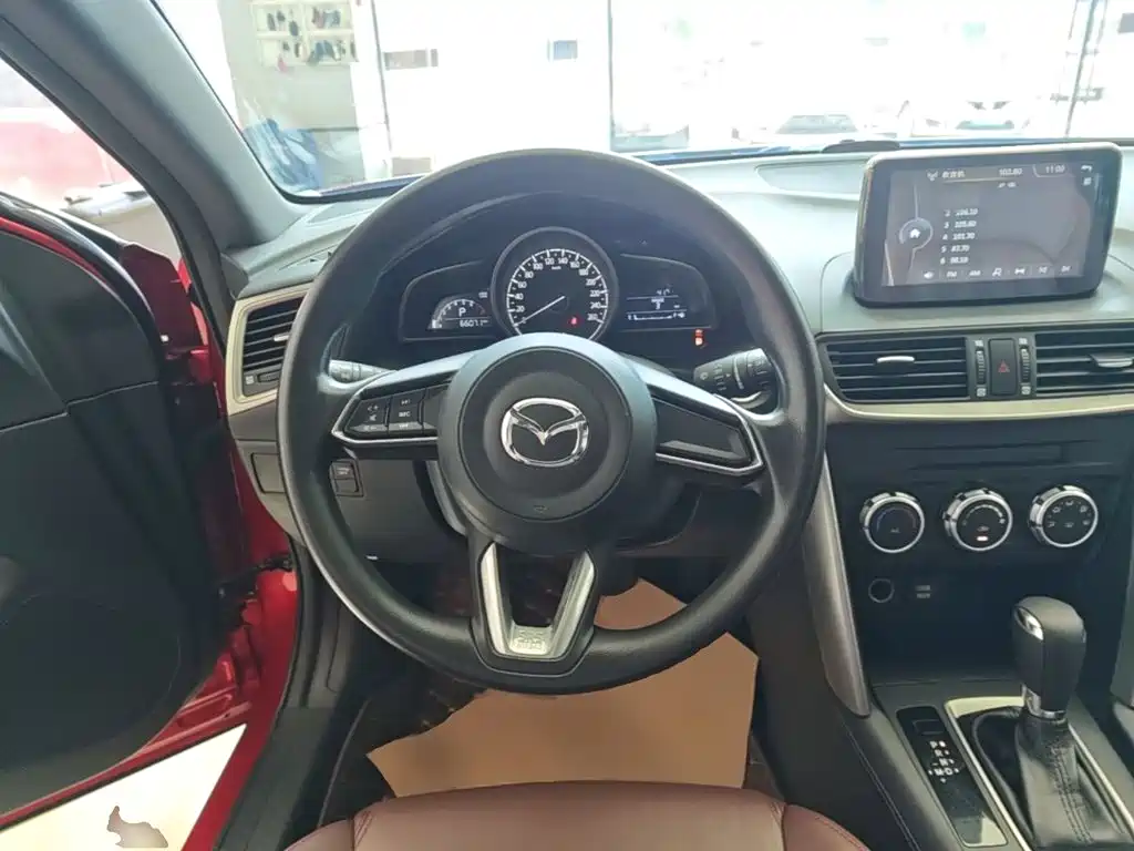 Mazda CX-4 2018 — фото 11