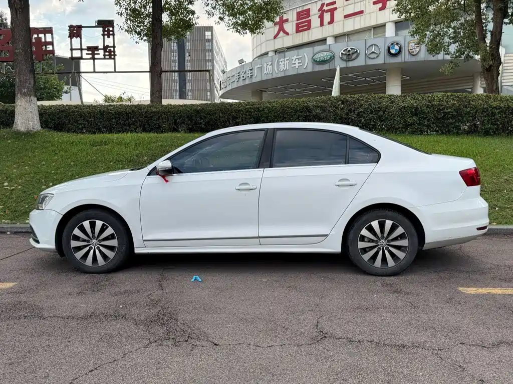 Volkswagen Sagitar 2017