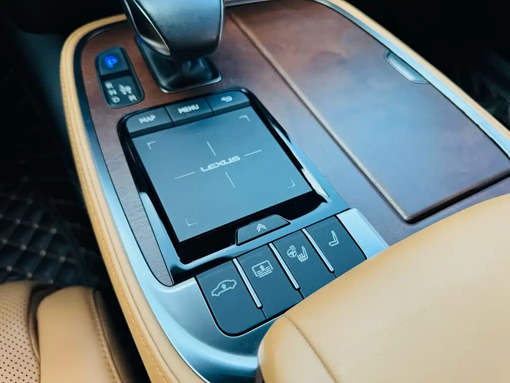 Lexus LS 2022 — фото 15