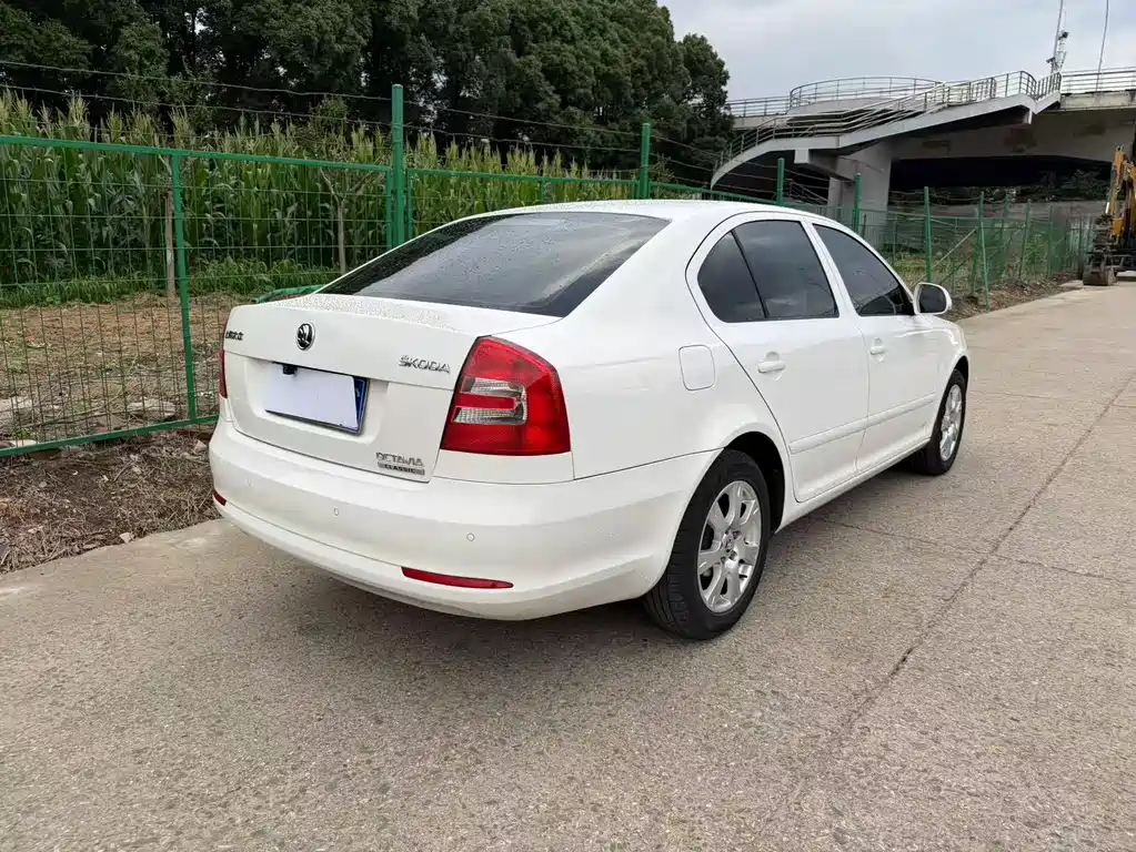 Skoda Octavia 2015 — фото 13