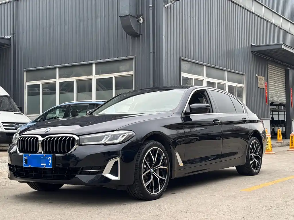 BMW 5 Series 2023 — фото 1