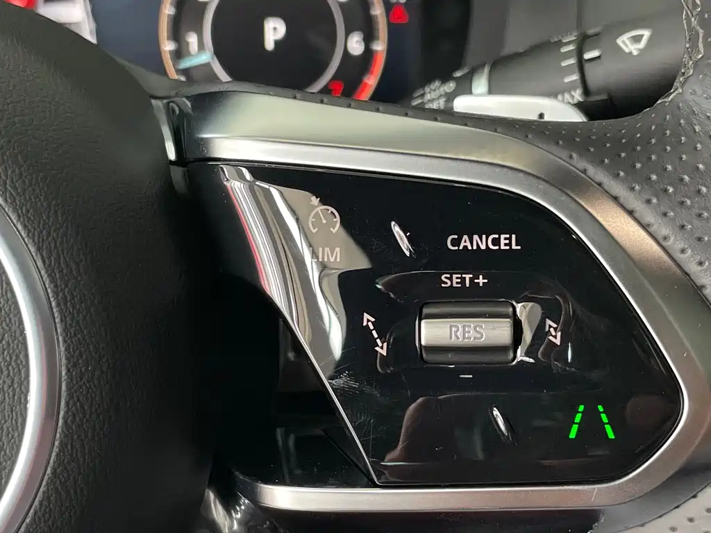 Jaguar XEL 2023 — фото 23