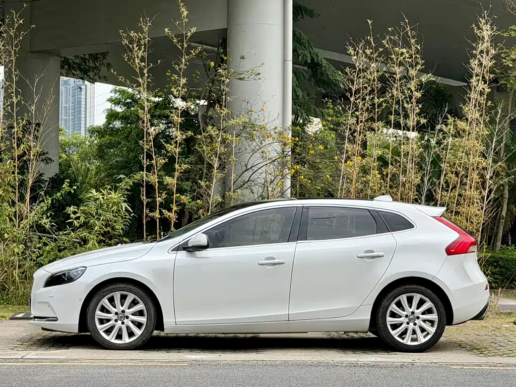 Volvo V40 2016 — фото 7