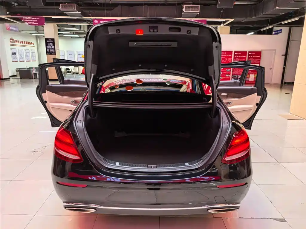 Mercedes-Benz E-Class 2017 — фото 17
