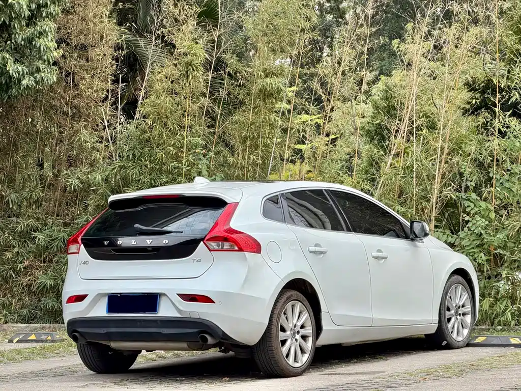 Volvo V40 2016 — фото 4