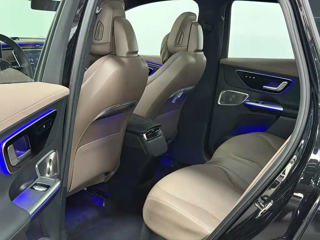 Mercedes-Benz EQE SUV 2024 — фото 17
