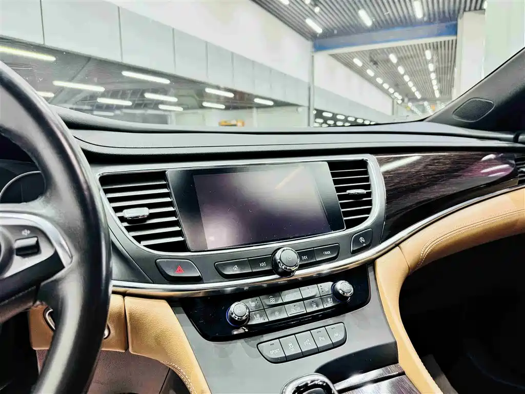 Buick LaCrosse 2017 — фото 14