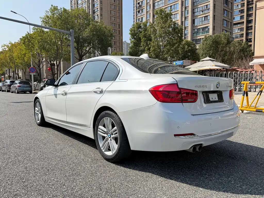 BMW 3 Series 2017 — фото 17