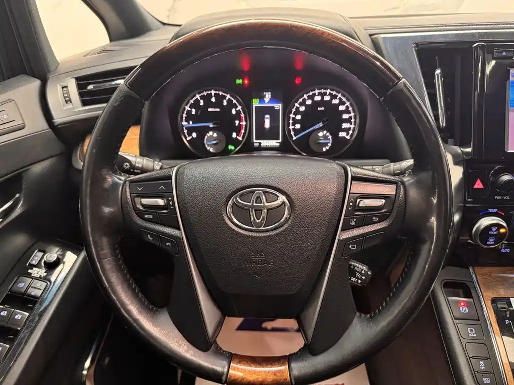 Toyota Alphard 2017 — фото 10