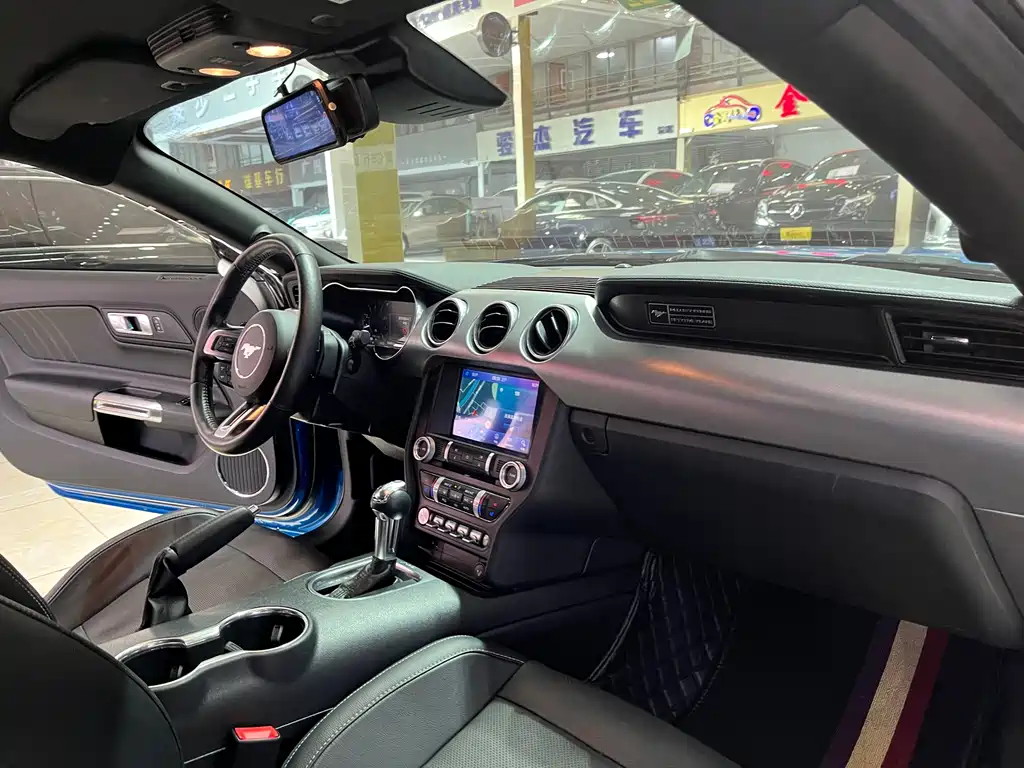 Ford Mustang 2020 — фото 13