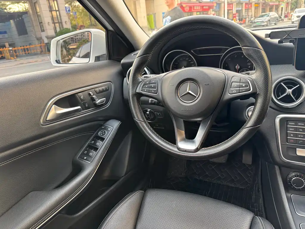 Mercedes-Benz GLA 2017 — фото 11