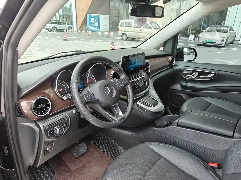 Mercedes-Benz V-Class 2020 — фото 18