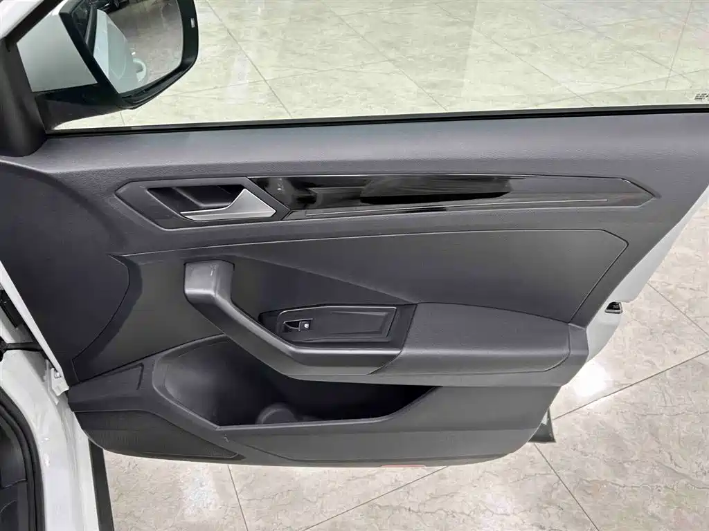 Volkswagen T-Roc 2022 — фото 12