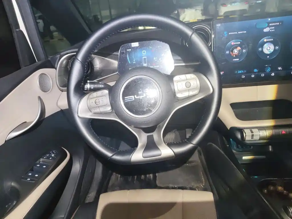 BYD Dolphin 2023