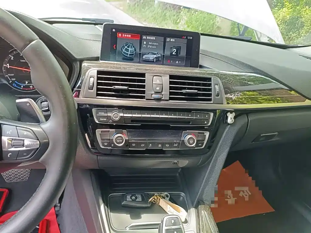 BMW 3 Series 2018 — фото 13