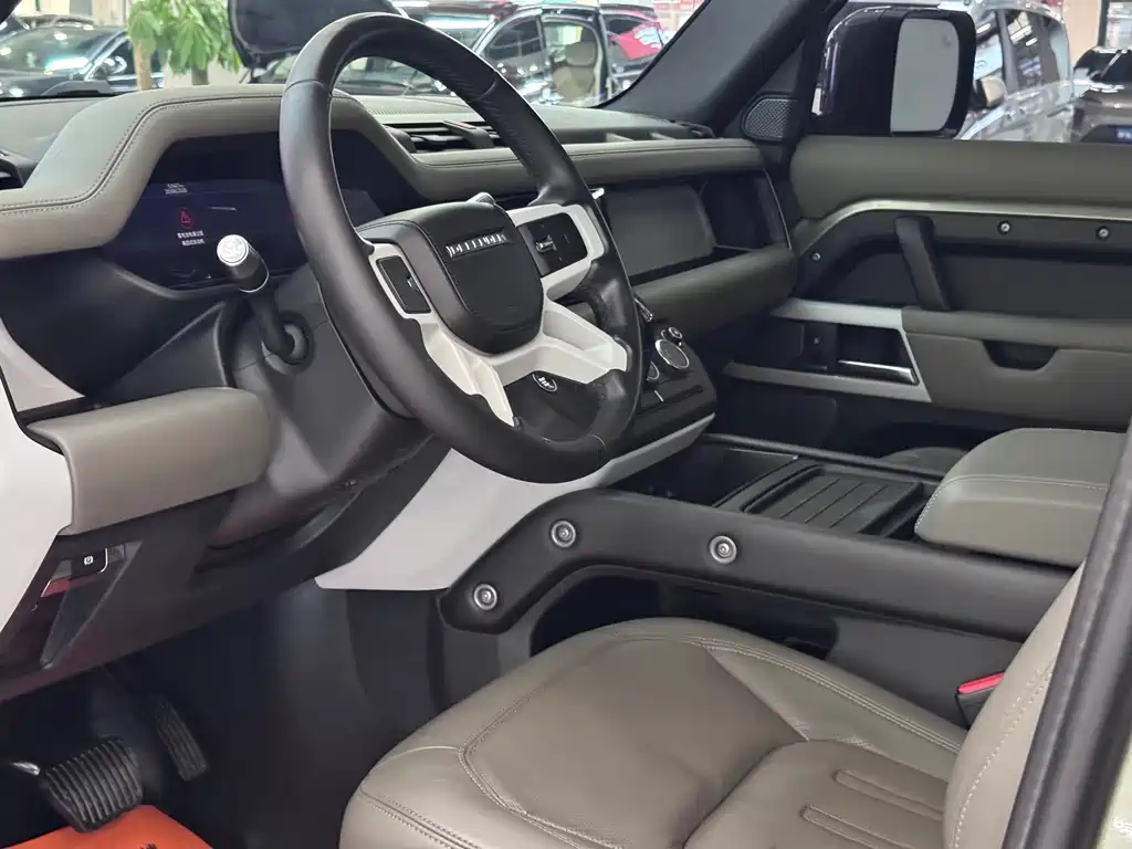 Land Rover Defender 2020 — фото 12