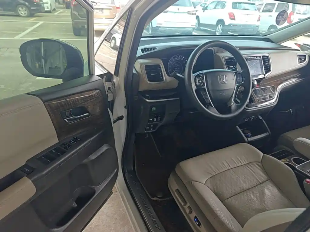 Honda Odyssey 2016 — фото 16
