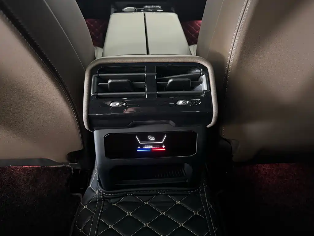 BMW 5 Series 2025 — фото 16