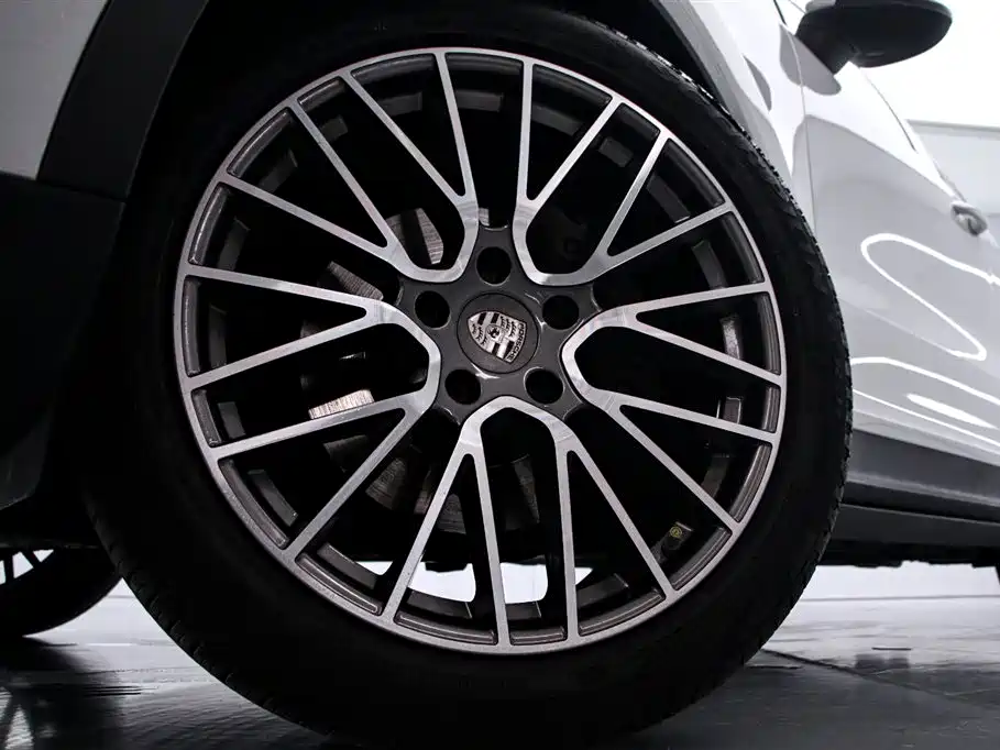 Porsche Cayenne 2020 — фото 16